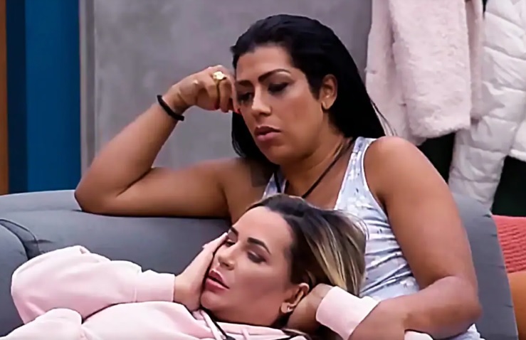 Grupo de Deolane acusa Shayan de espiar as mulheres tomando banho