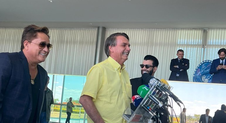 Em visita ao Palácio da Alvorada, Gusttavo Lima e Leonardo declaram apoio a Bolsonaro