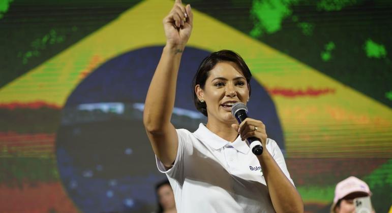 Michelle Bolsonaro deve vir ao Ceará em setembro, afirma deputada