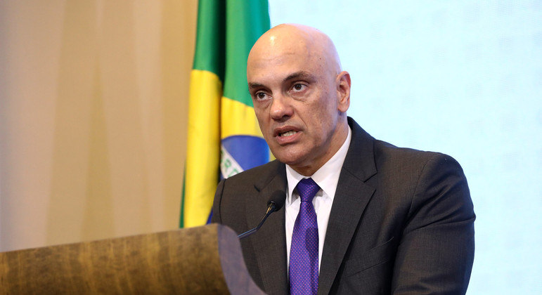 Moraes nega pedido de Bolsonaro para investigar inserções em rádios 