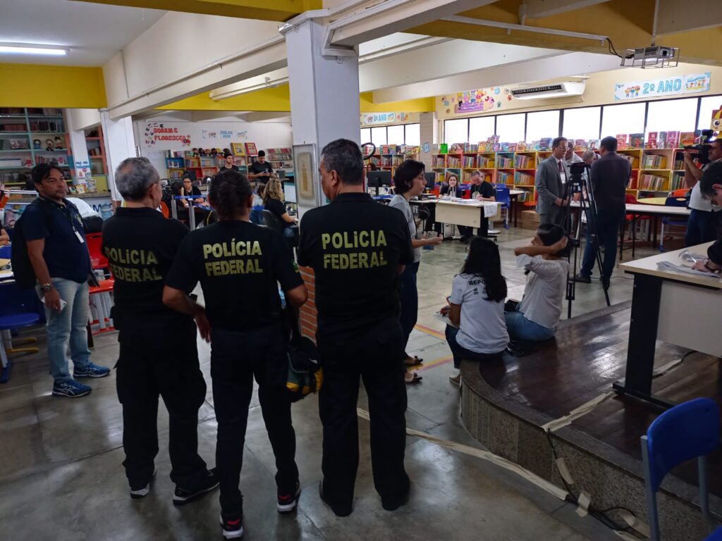 Polícia Federal prende duas pessoas por crime de propaganda eleitoral e apreende mais de R$ 18 mil