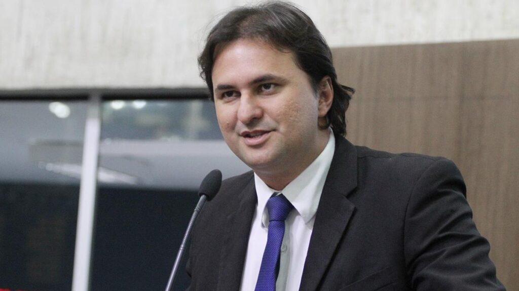 Prefeito de Aquiraz é investigado por desvio de verba da merenda escolar em contrato de R$ 4 milhões