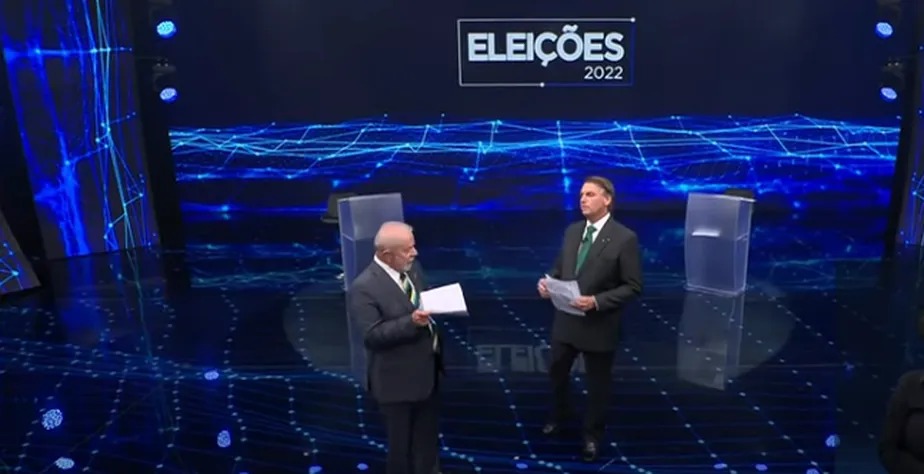 Saiba o que tinha no papel que Lula mostrou pra Bolsonaro no debate