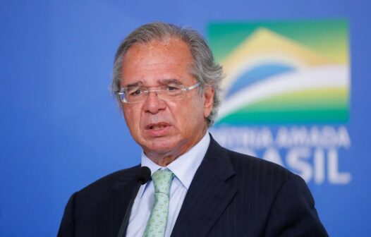 “Tem de falar menos besteira”, diz Paulo Guedes ao rebater críticas do FMI