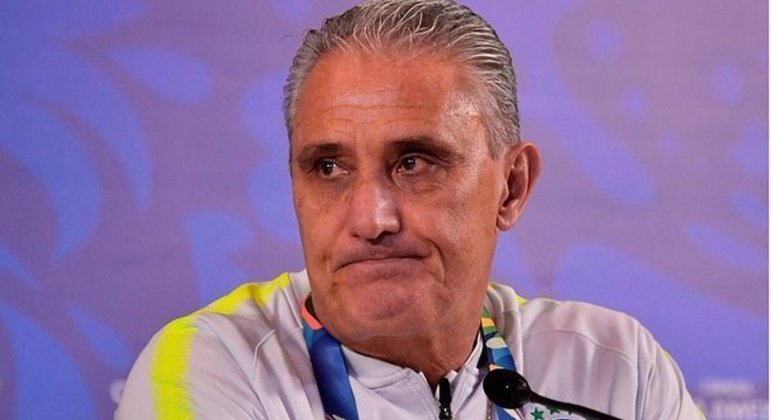 Tite entrega lista de pré-convocados da seleção, mas não divulga ao público