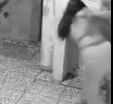 Vídeo: homem arrasta namorada pelo cabelo para dentro de casa e a mata