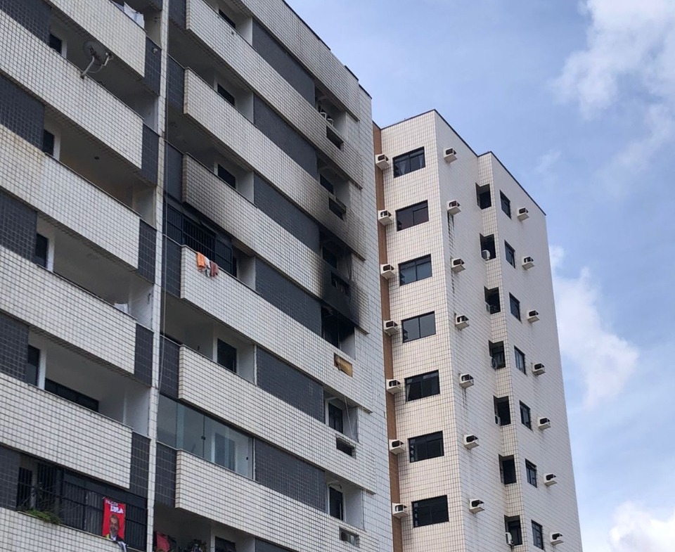 Vídeo mostra como apartamento ficou após incêndio; duas mulheres morreram no local