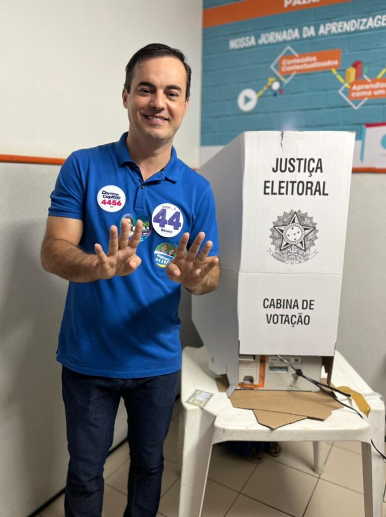 Capitão Wagner vota no bairro Parquelândia, em Fortaleza: “perspectiva é de uma vitória no primeiro turno”