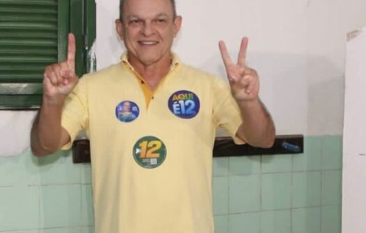 José Sarto, prefeito de Fortaleza, vota no bairro Luciano Cavalcante