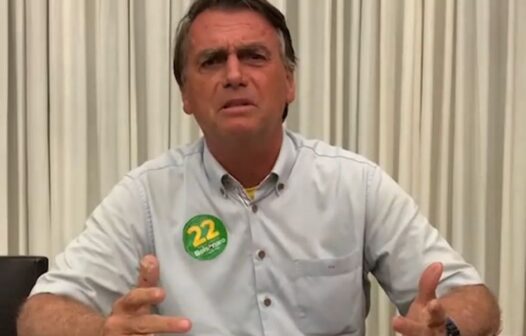 Bolsonaro faz live na madrugada e diz que PT distorceu fala sobre meninas venezuelanas