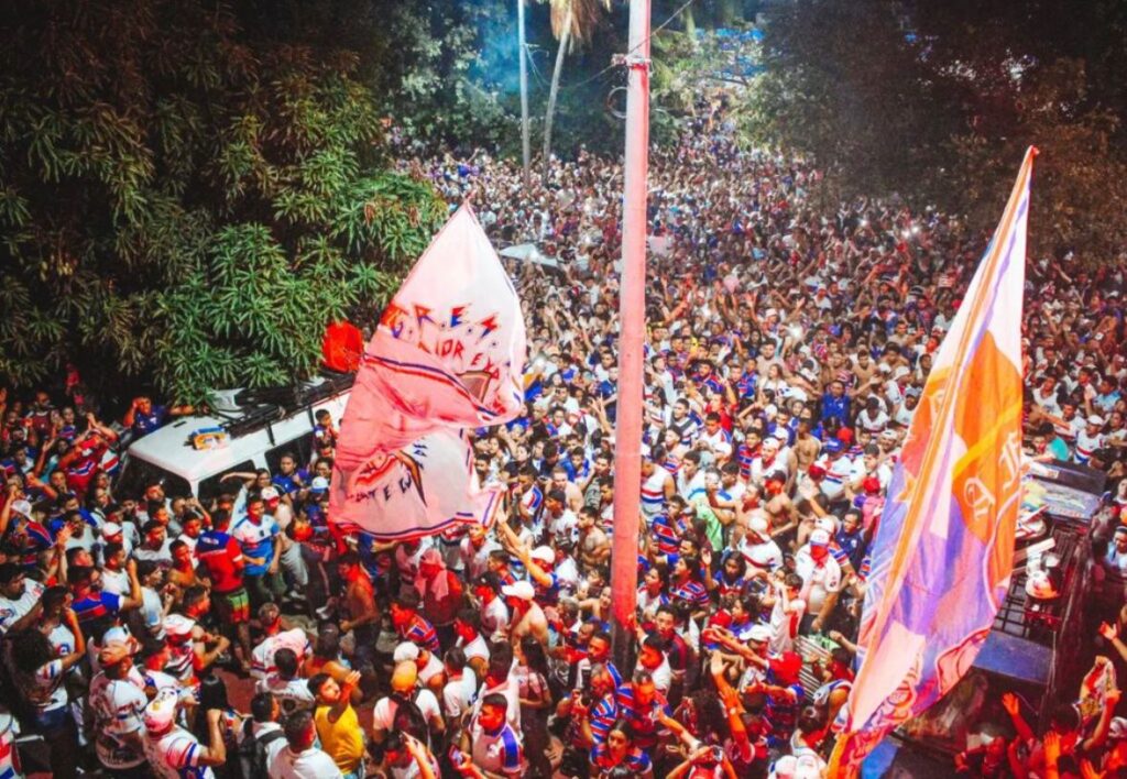 Torcida lota sede do Fortaleza para festejar aniversário do clube