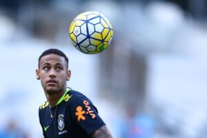 Neymar começou a defender a seleção brasileira ainda muito jovem - Lucas Figueiredo/CBF/Direitos Reservados