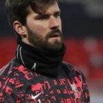 Alisson contraria previsão de técnico e deve reforçar o Liverpool: ‘Está disponível’