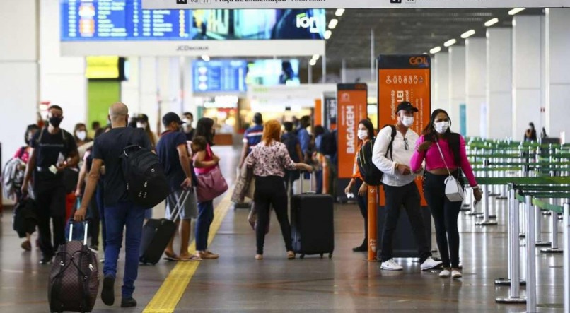 Anvisa volta a exigir uso obrigatório de máscaras em aeroportos e aviões