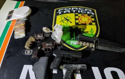 Armas e drogas são encontradas enterradas em praia no Pirambu, em Fortaleza