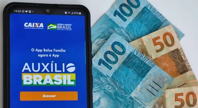 Auxílio Brasil bate novo recorde em novembro e paga R$ 600 a mais de 21,53 milhões de famílias