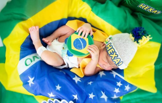 Bebês do Hospital César Cals fazem ensaio fotográfico em ritmo de Copa do Mundo