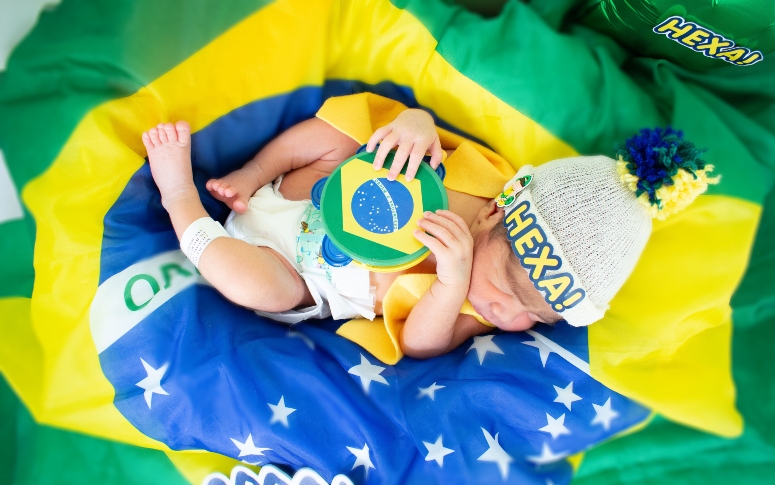 Bebês do Hospital César Cals fazem ensaio fotográfico em ritmo de Copa do Mundo