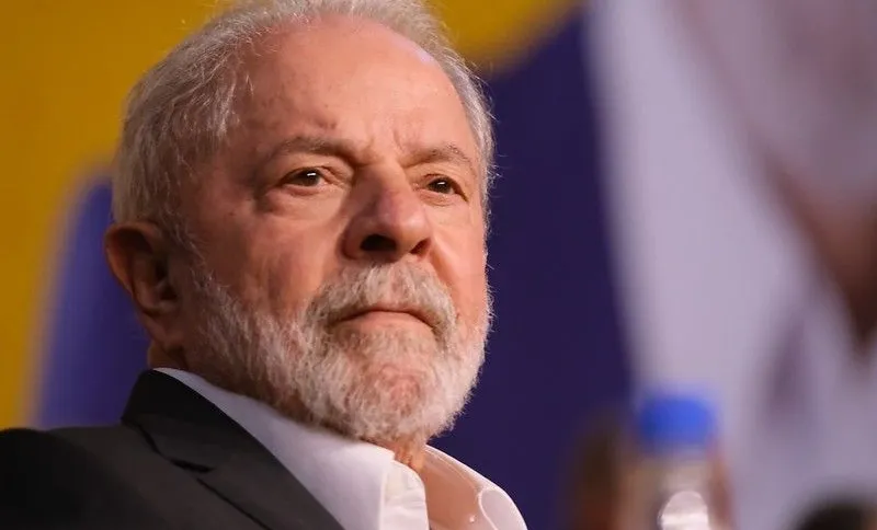 Boletim Médico de Lula sinaliza inflamação na laringe por esforço vocal