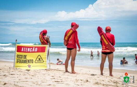 Bombeiros atendem dez ocorrências de afogamento na Praia do Futuro