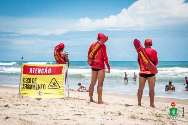 Bombeiros atendem dez ocorrências de afogamento na Praia do Futuro