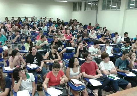 Curso preparatório da UFC para o Enem está com processo seletivo aberto