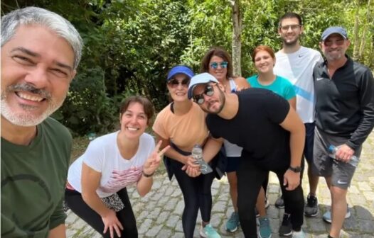 Fátima Bernardes reencontra Bonner durante caminhada