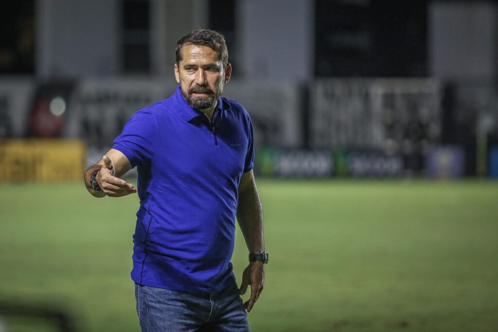 Gustavo Morínigo será apresentado como técnico do Ceará nesta quarta-feira (30)