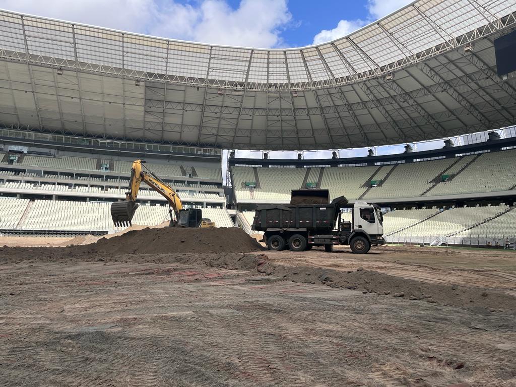 Arena Castelão: trabalhos da troca do gramado entram em nova fase nesta semana