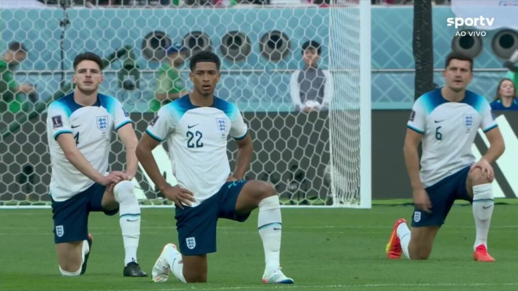 Jogadores da Inglaterra protestam antes de jogo após veto a braçadeiras “One Love”