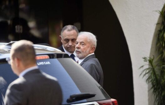 Lula chega a Brasília para retomar processo de transição de governo