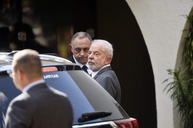 Lula chega a Brasília para retomar processo de transição de governo