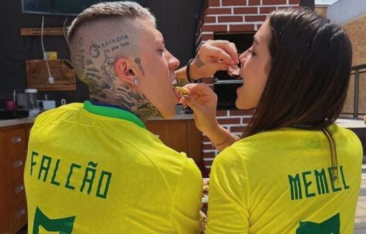 Mel Maia e MC Daniel assistem ao jogo do Brasil em clima de romance