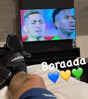 Neymar faz tratamento no hotel e posta foto acompanhando jogo da seleção brasileira