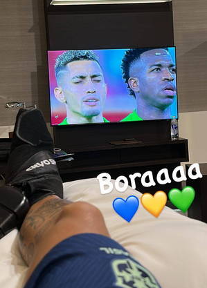 Neymar faz tratamento no hotel e posta foto acompanhando jogo da seleção brasileira