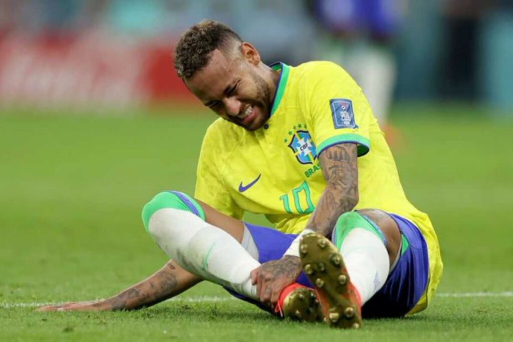 Após sair em defesa de Neymar, Raphinha é criticado por Casagrande; torcedores reagem