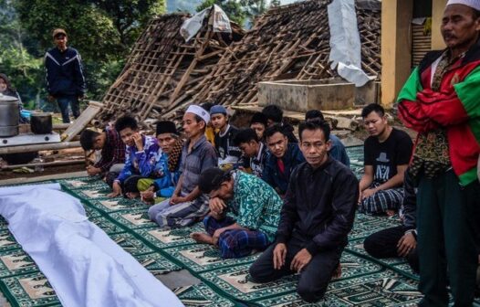 Número de mortes em terremoto na Indonésia sobe para 252