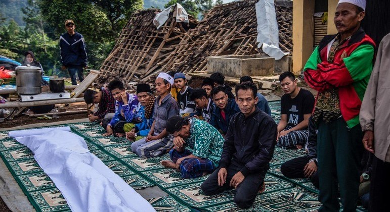 Número de mortes em terremoto na Indonésia sobe para 252