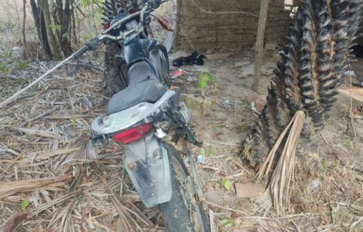 Polícia Militar localiza acampamento suspeito e recupera motocicleta em Caucaia