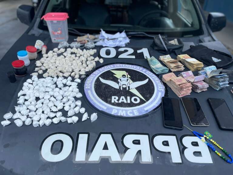 Polícia Militar prende dupla com drogas prontas para comercialização em Quixeramobim