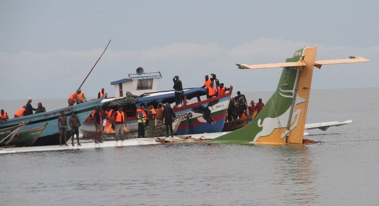 Queda de avião com 43 pessoas a bordo deixa ao menos 19 mortos na Tanzânia