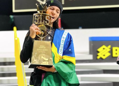 Aos 14 anos, Rayssa Leal vence Super Crown e é campeã mundial de skate