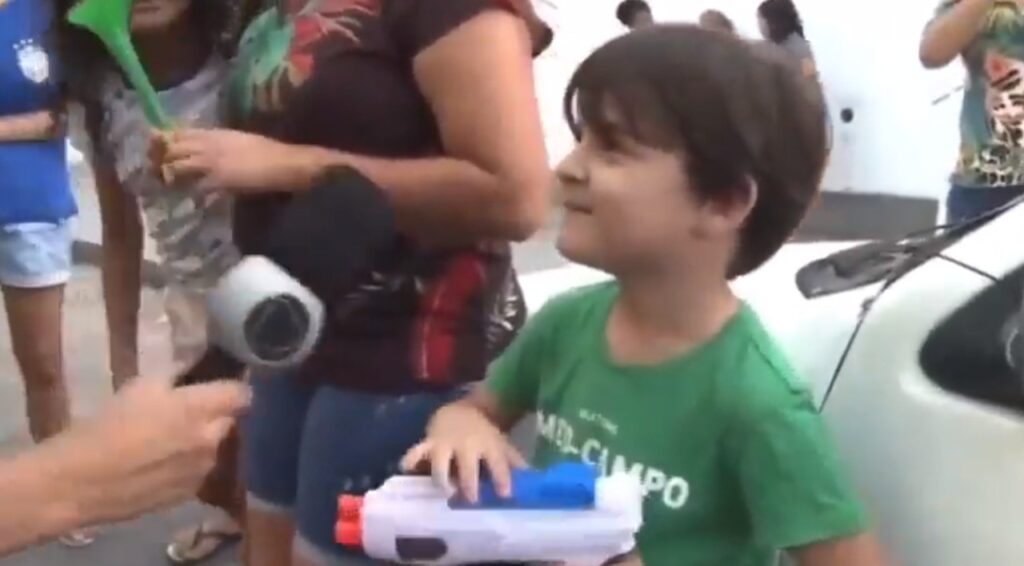 Vídeo: resposta inusitada de garoto viraliza nas redes sociais por citar Lula