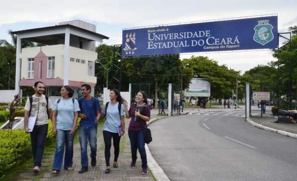 Uece realiza Vestibular 2023.1 no domingo (6) confira locais de prova