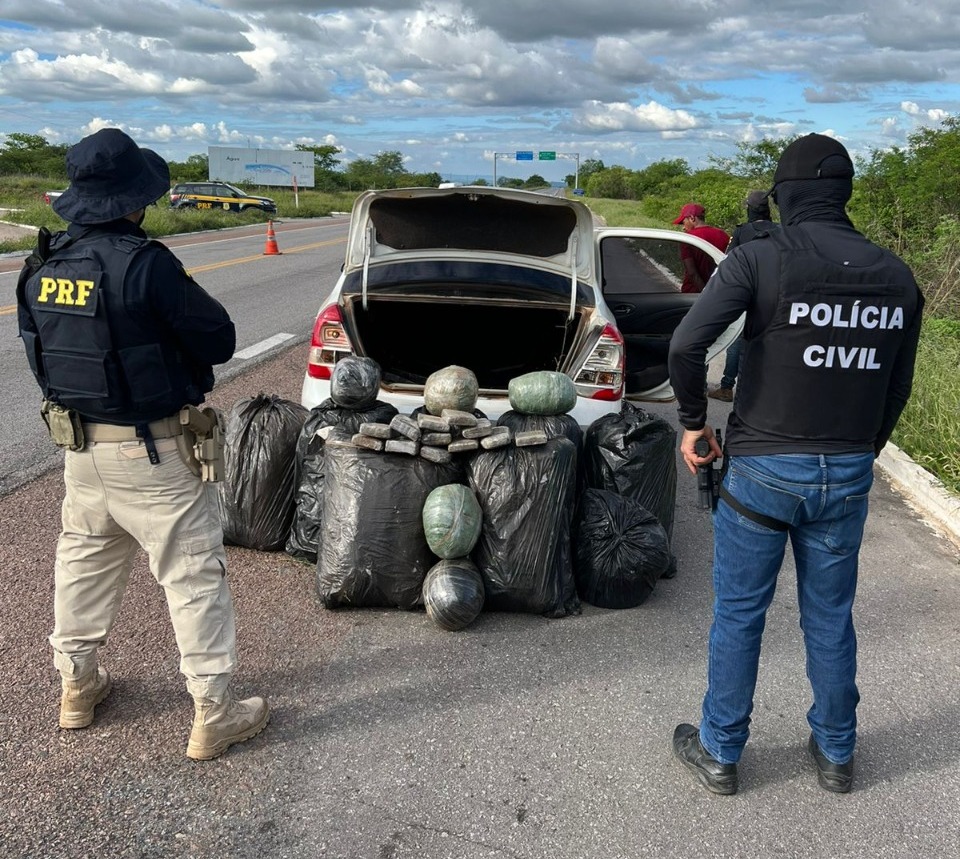 102 kg de drogas são apreendidas com casal de namorados em Penaforte