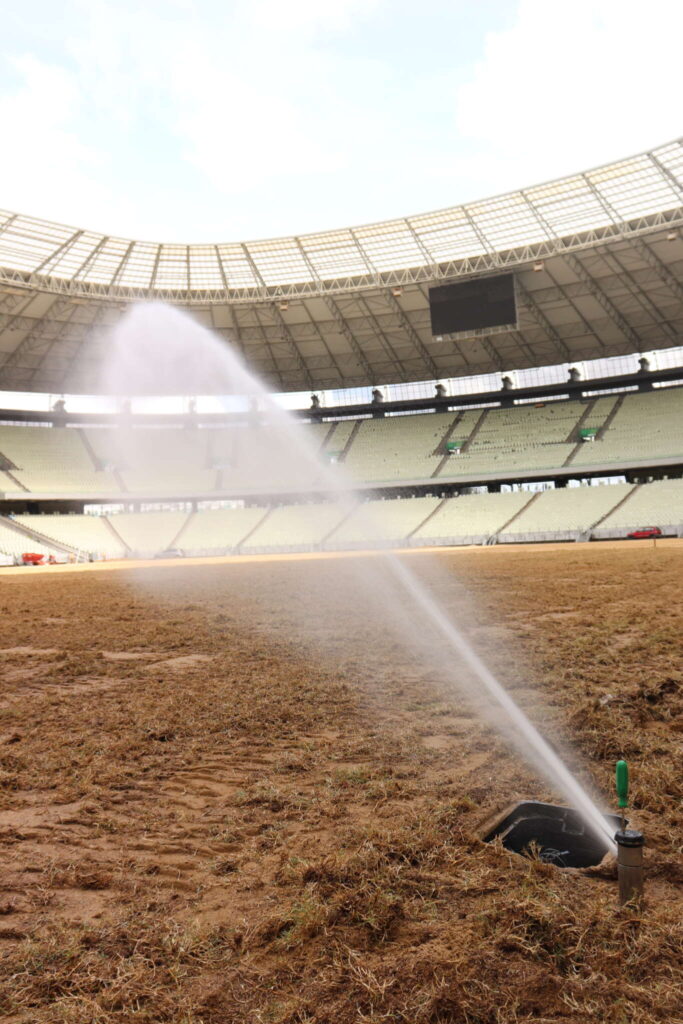 Arena Castelão está com nova grama plantada e deve voltar a receber jogos em março de 2023