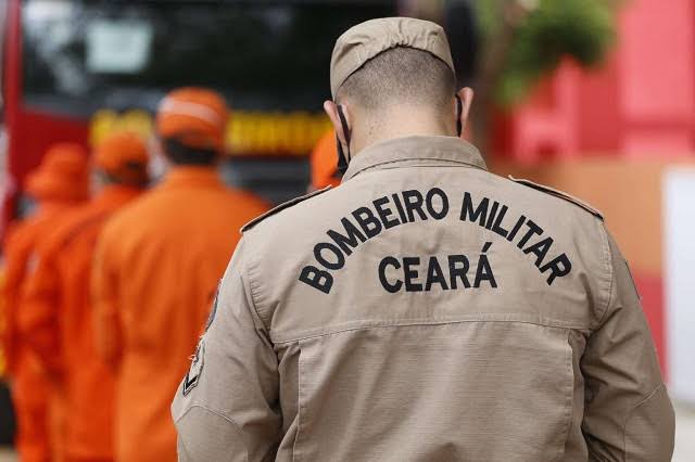 Bombeiro militar desaparece no mar durante operação de salvamento de turista em Jericoacoara, no Ceará