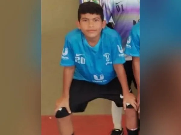 Adolescente é assassinado a tiros na saída de campo de futebol no interior do Ceará