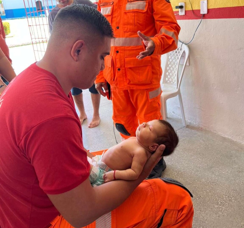 Bombeiros socorrem bebê engasgada com leite materno em Ipueiras