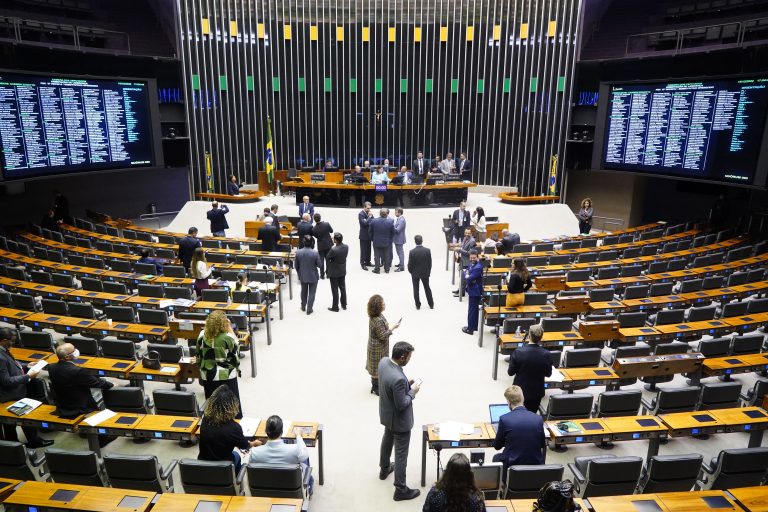 Câmara dos Deputados analisa PEC da Transição nesta terça-feira (20)